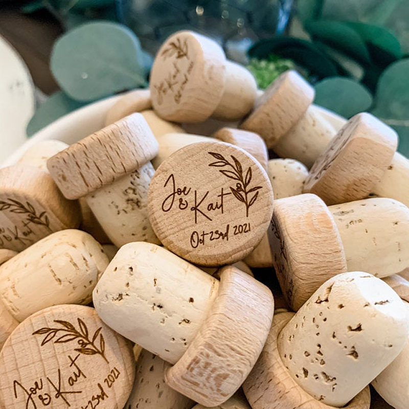 Wedding Supply List - Bouchon de vin en bois personnalisé,